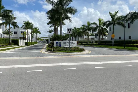 7227 NW 103rd Path, Doral FL 33178