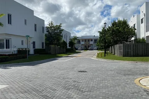 7227 NW 103rd Path, Doral FL 33178