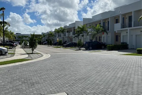 7227 NW 103rd Path, Doral FL 33178