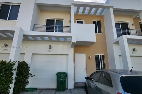 7227 NW 103rd Path, Doral FL 33178