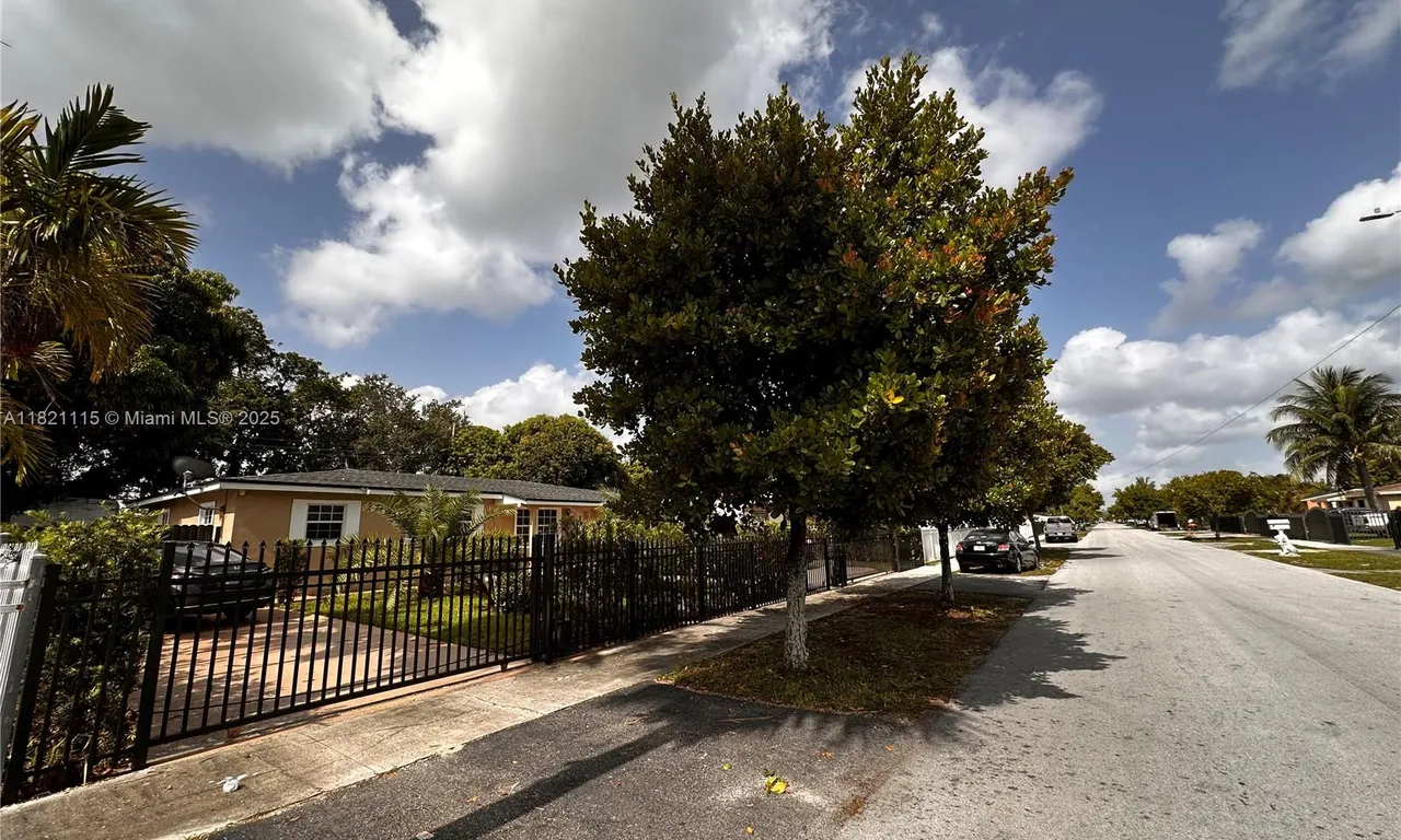 3250 NW 174th St, Miami Gardens FL 33056