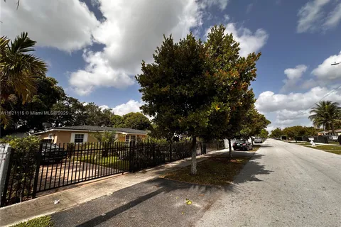 3250 NW 174th St, Miami Gardens FL 33056