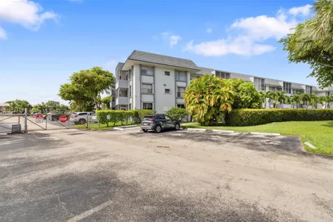 6705 NW 169th St # C310, Hialeah FL 33015