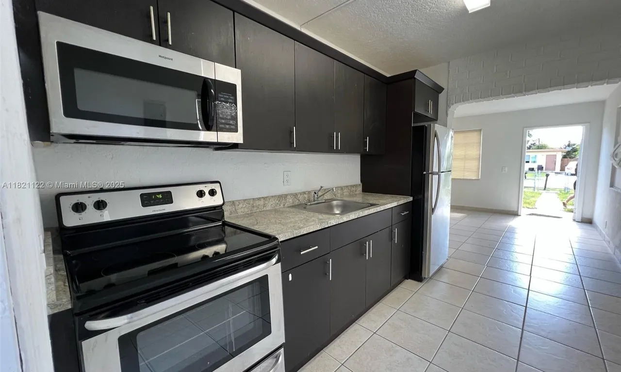 2443 NW 7th St, Pompano Beach FL 33069