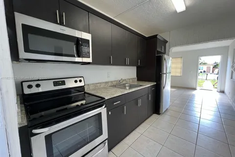 2443 NW 7th St, Pompano Beach FL 33069