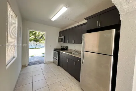 2443 NW 7th St, Pompano Beach FL 33069