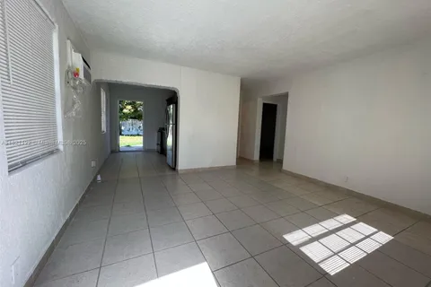 2443 NW 7th St, Pompano Beach FL 33069