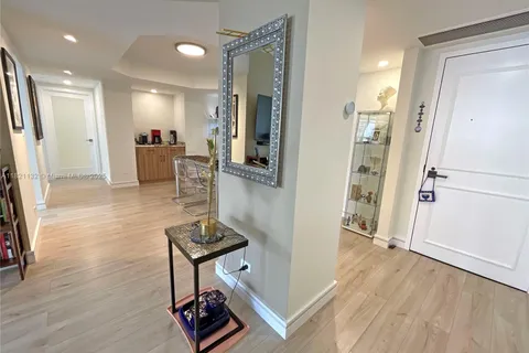 20191 E Country Club Dr # 1903, Aventura FL 33180