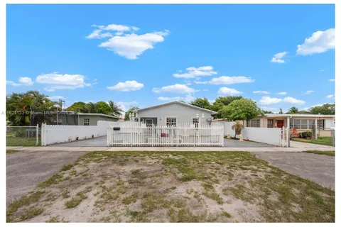 611 E 48th St, Hialeah FL 33013