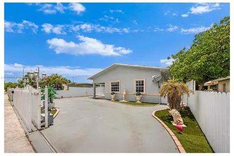 611 E 48th St, Hialeah FL 33013