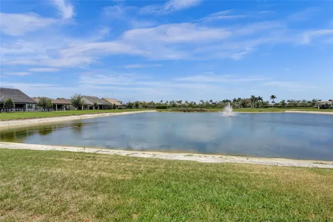 4833 San Fratello Cir, Lake Worth FL 33467