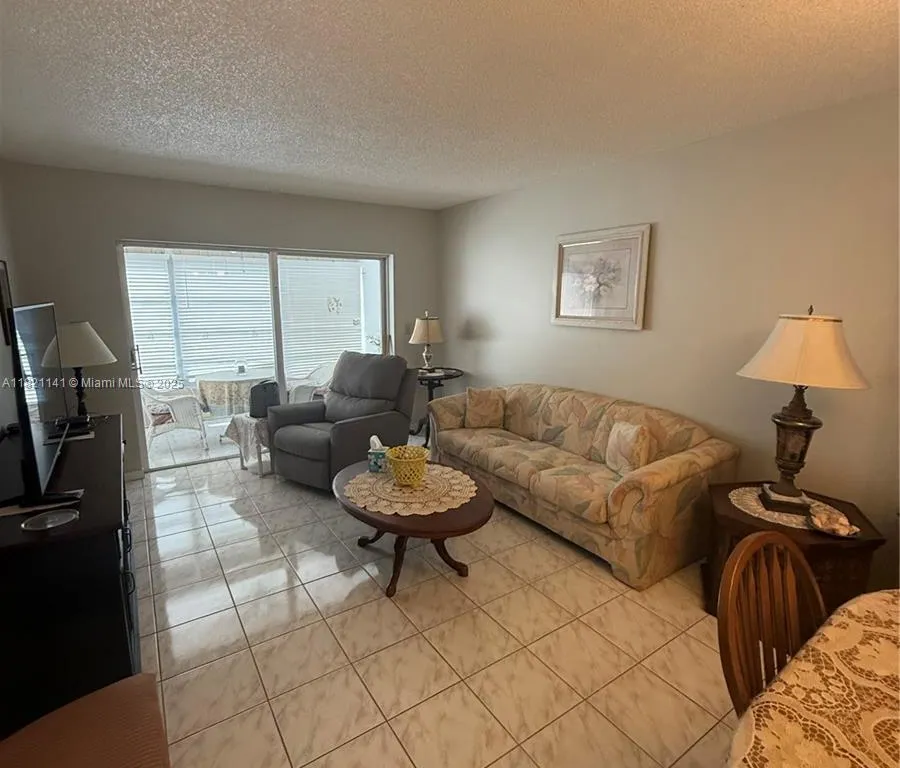 3001 NW 46th Ave # 204, Lauderdale Lakes FL 33313