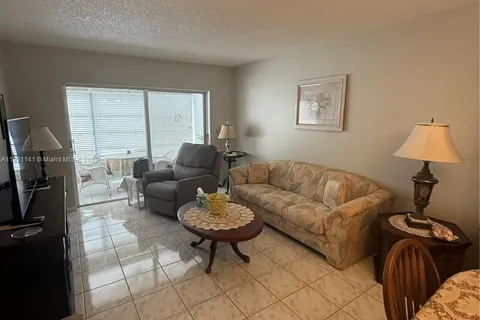 3001 NW 46th Ave # 204, Lauderdale Lakes FL 33313
