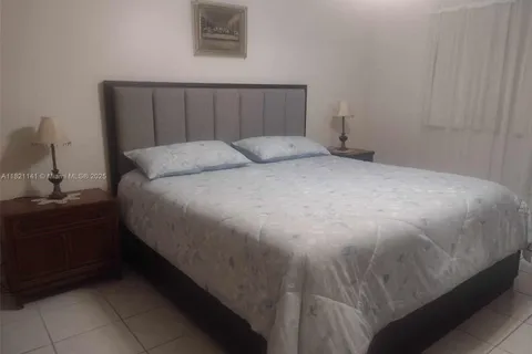 3001 NW 46th Ave # 204, Lauderdale Lakes FL 33313
