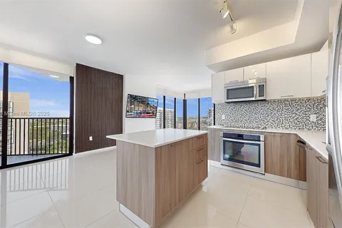 5300 Paseo Blvd # 1701, Doral FL 33166