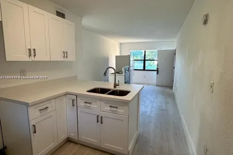 6170 SW 62nd Ter # 4, South Miami FL 33143