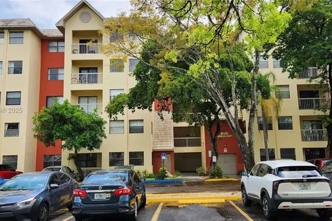 8120 Geneva Ct # 449, Doral FL 33166