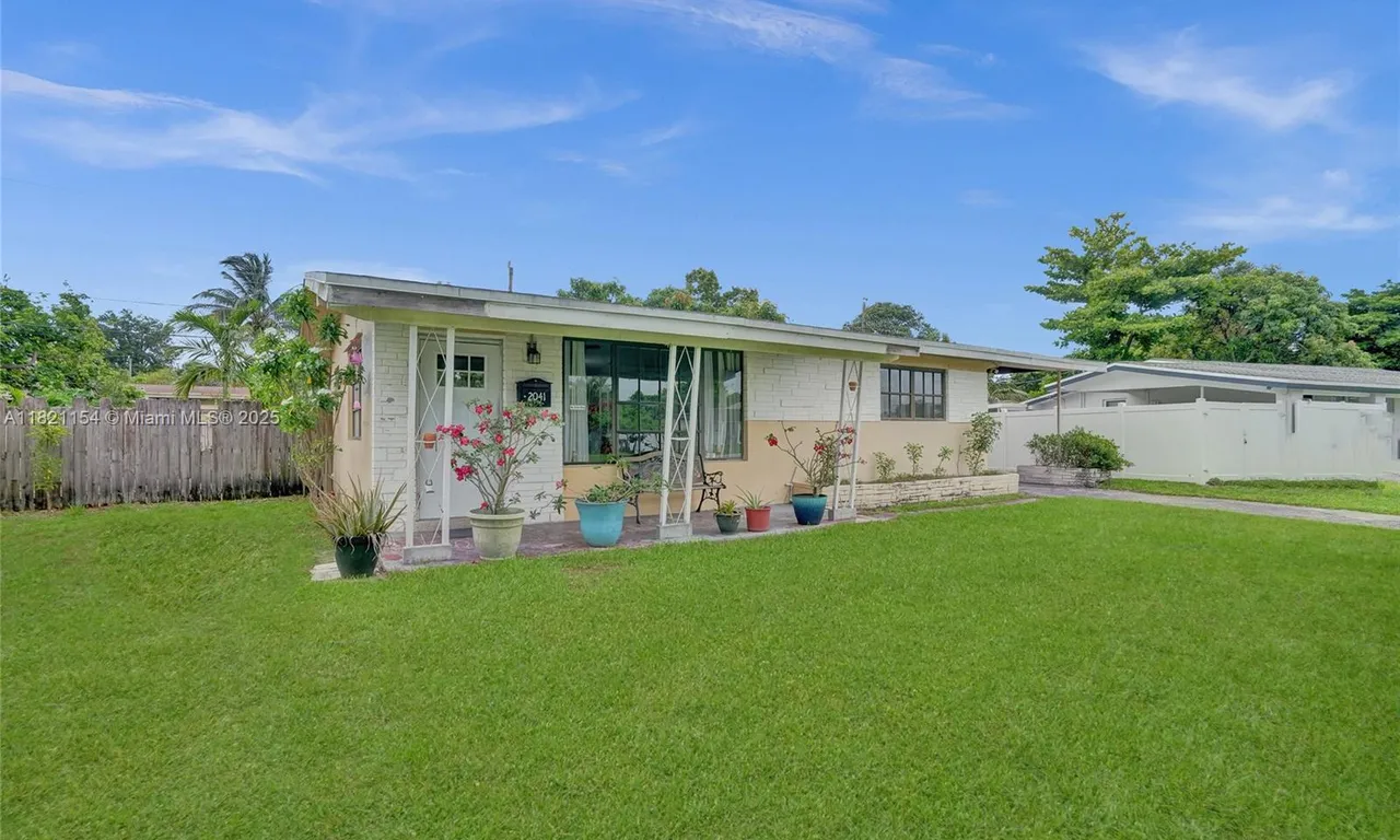 2041 Arcadia Dr, Miramar FL 33023