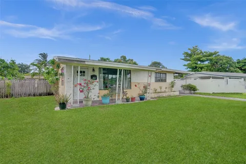 2041 Arcadia Dr, Miramar FL 33023