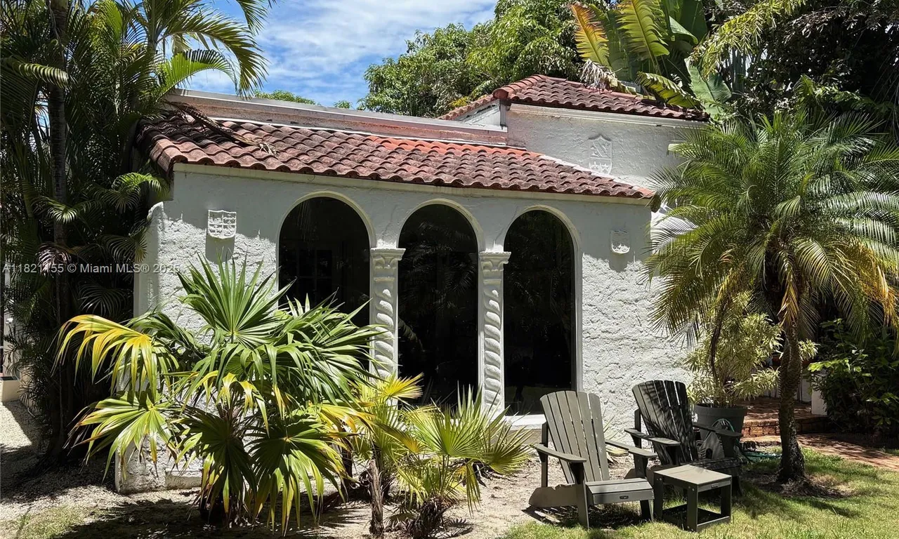 3767 Royal Palm Ave, Miami Beach FL 33140