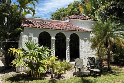 3767 Royal Palm Ave, Miami Beach FL 33140