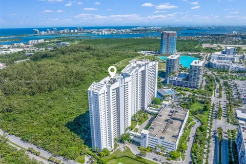 15051 Royal Oaks Ln # 1901, North Miami FL 33181