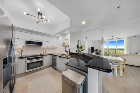 15051 Royal Oaks Ln # 1901, North Miami FL 33181