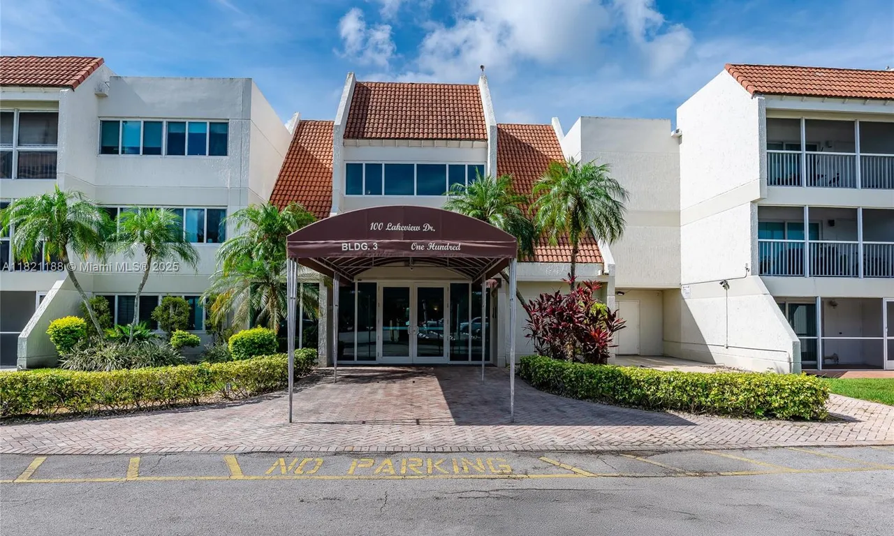 100 LAKEVIEW DR # 317, Weston FL 33326