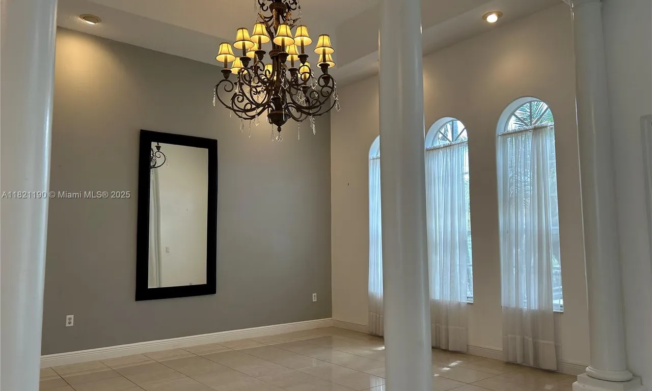 2640 Fairways Dr, Homestead FL 33035