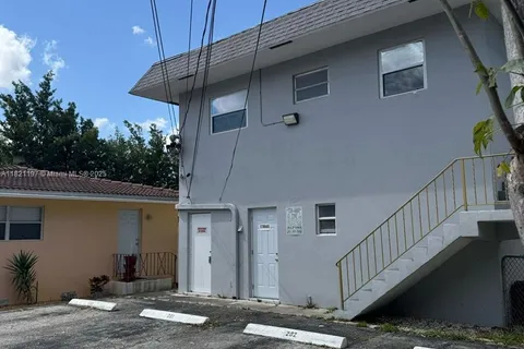 2022 Pierce St # 102, Hollywood FL 33020