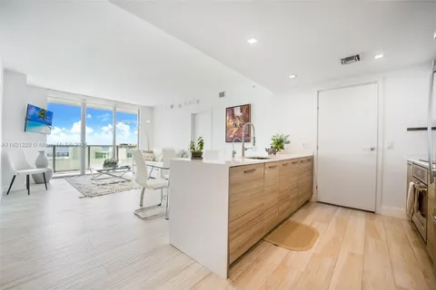 1300 Brickell Bay Dr # 3004, Miami FL 33131