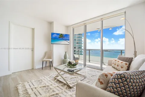 1300 Brickell Bay Dr # 3004, Miami FL 33131