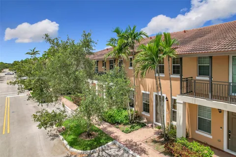 1214 SW 147th Ter, Pembroke Pines FL 33027
