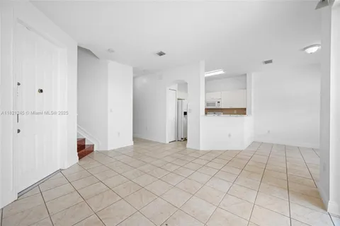 7633 NW 114th Path # 7633, Doral FL 33178