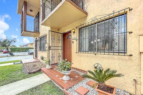 1782 W 42nd St # 1782, Hialeah FL 33012