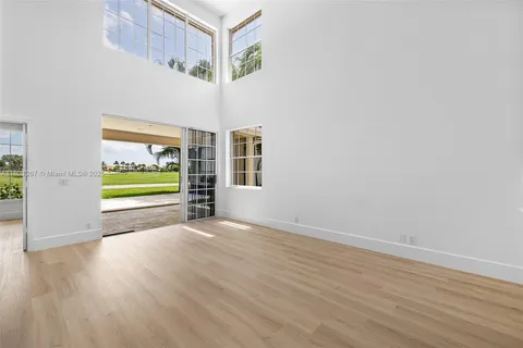 327 Eagleton Golf Dr, Palm Beach Gardens FL 33418