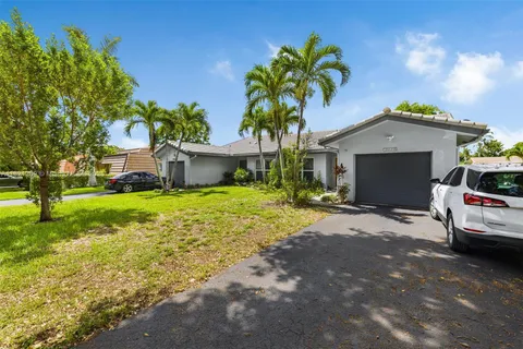 10650 NW 45th St, Coral Springs FL 33065