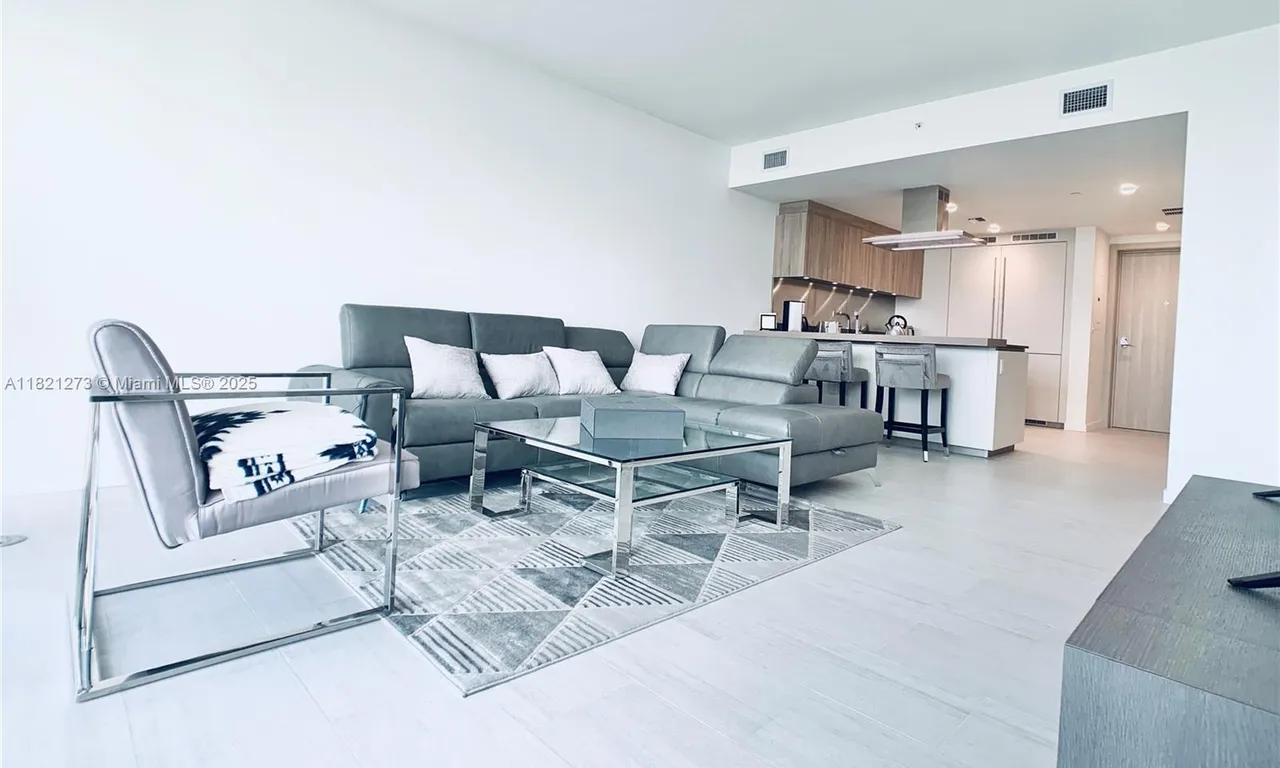 1000 Brickell Plz # 4504, Miami FL 33131