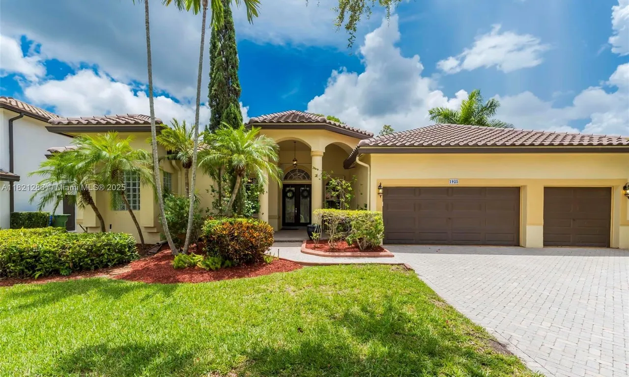 1925 NW 167th Ter, Pembroke Pines FL 33028