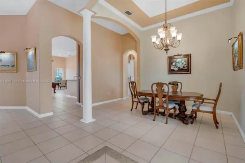 1925 NW 167th Ter, Pembroke Pines FL 33028
