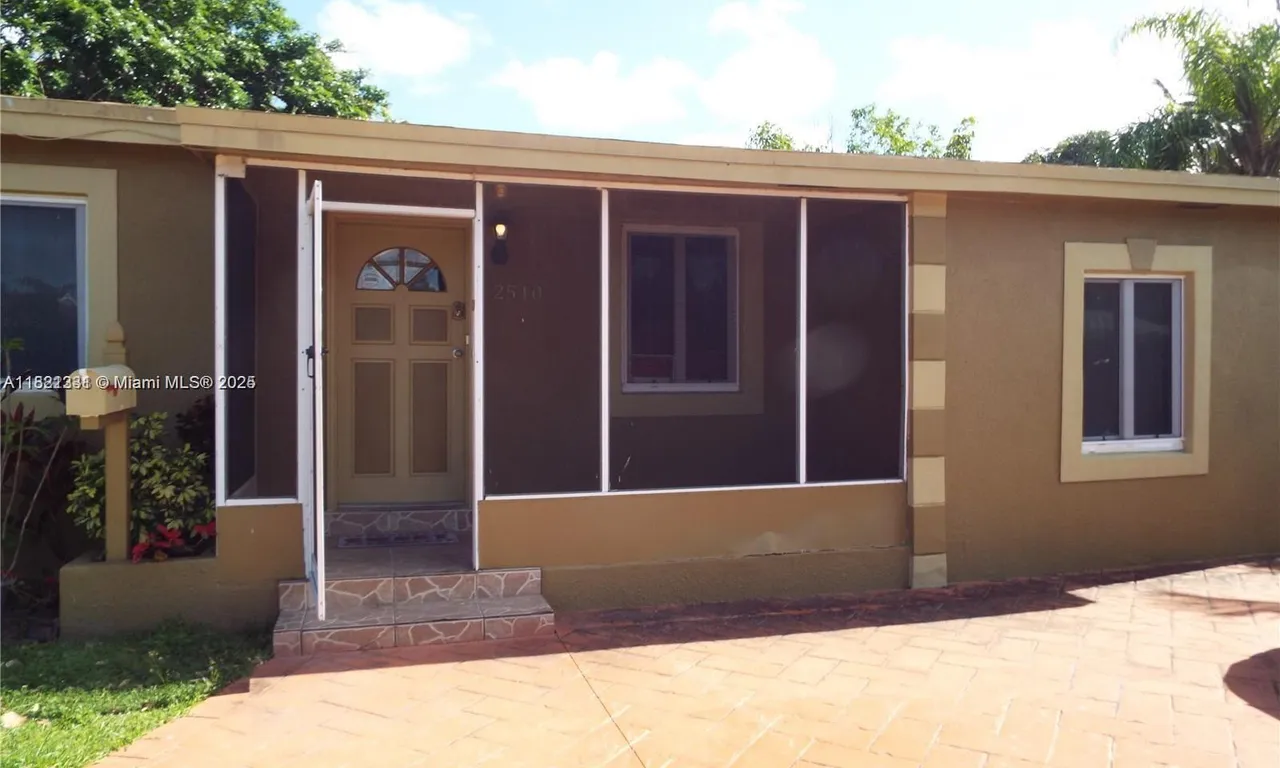 2510 Wiley St, Hollywood FL 33020