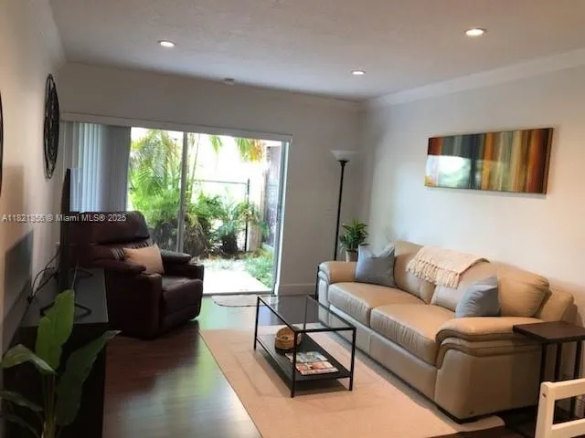 7900 Camino Cir # 15, Miami FL 33143