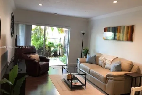 7900 Camino Cir # 15, Miami FL 33143