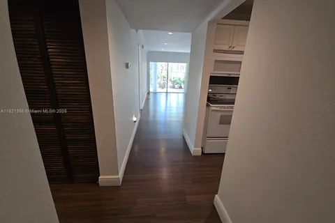 7900 Camino Cir # 15, Miami FL 33143