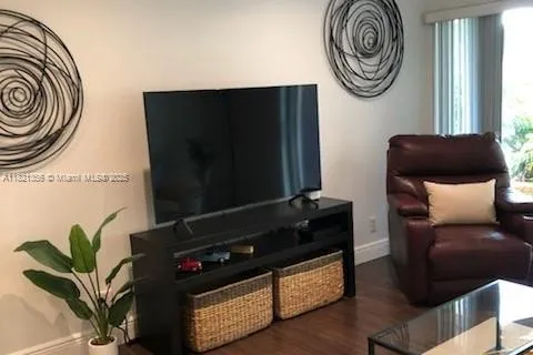 7900 Camino Cir # 15, Miami FL 33143