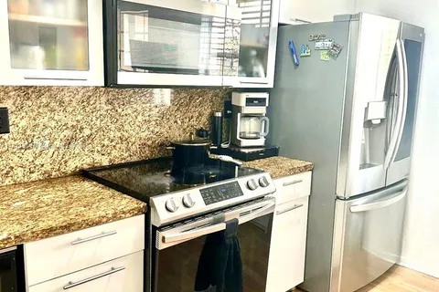 5610 NW 114th Pl # 202, Doral FL 33178