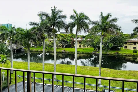 7900 CAMINO CR # 401, Miami FL 33143