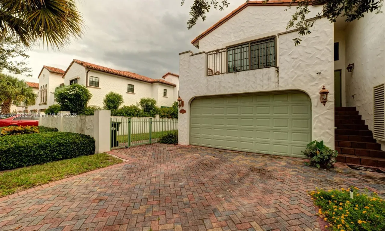 2916 Hidden Harbour Ct, Dania Beach FL 33312