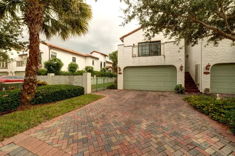 2916 Hidden Harbour Ct, Dania Beach FL 33312