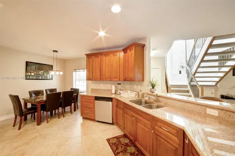 2916 Hidden Harbour Ct, Dania Beach FL 33312